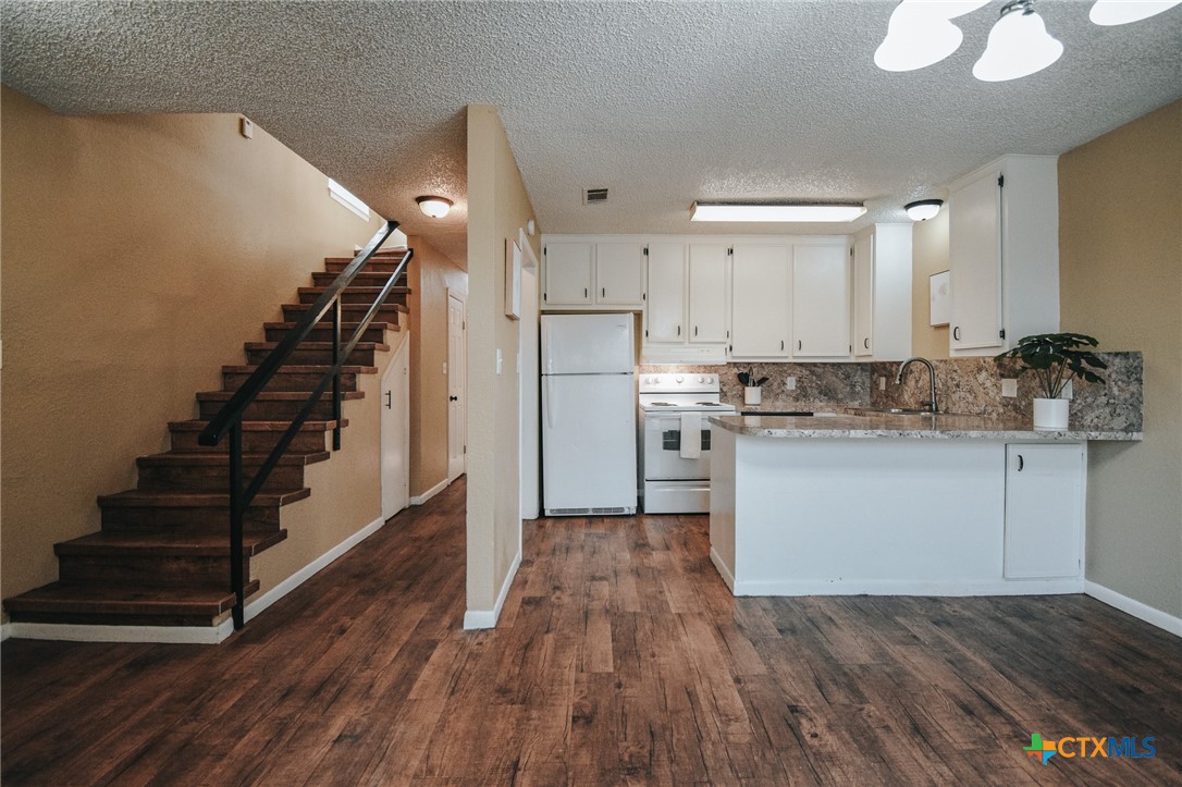 805 E Hiller Street Property Photo 4