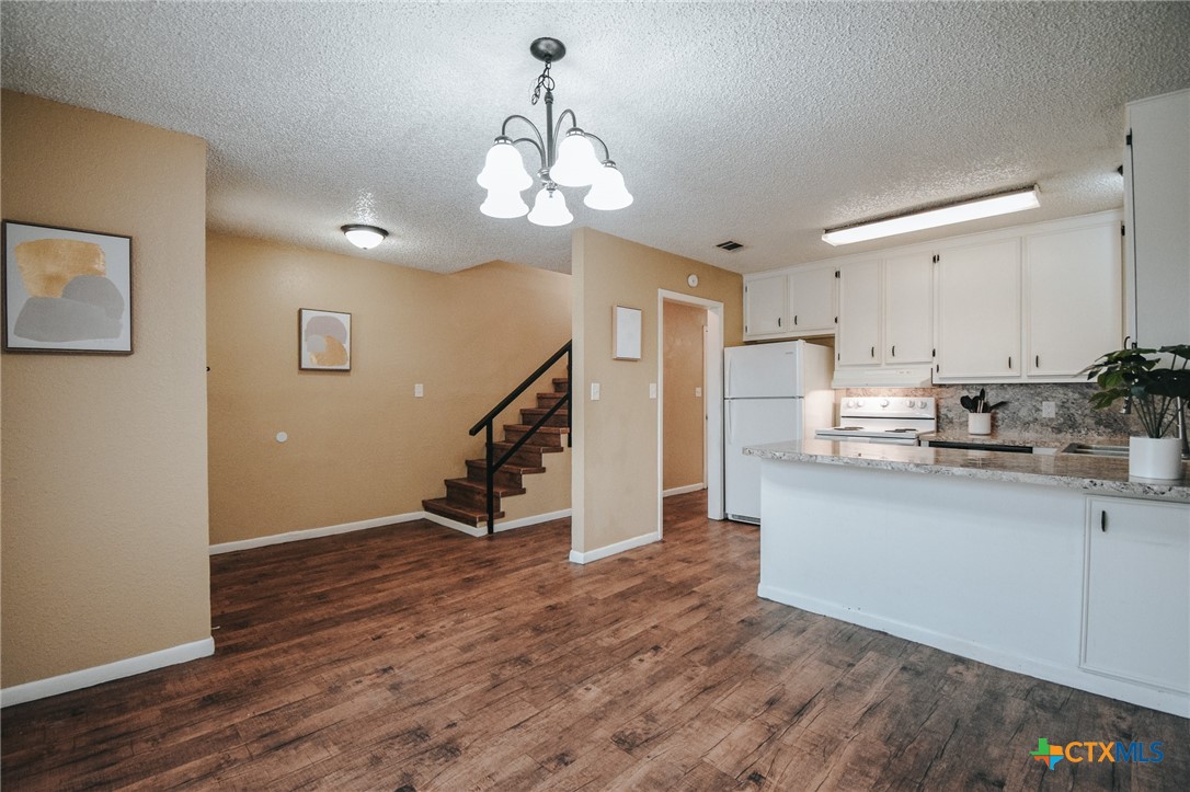 805 E Hiller Street Property Photo 6