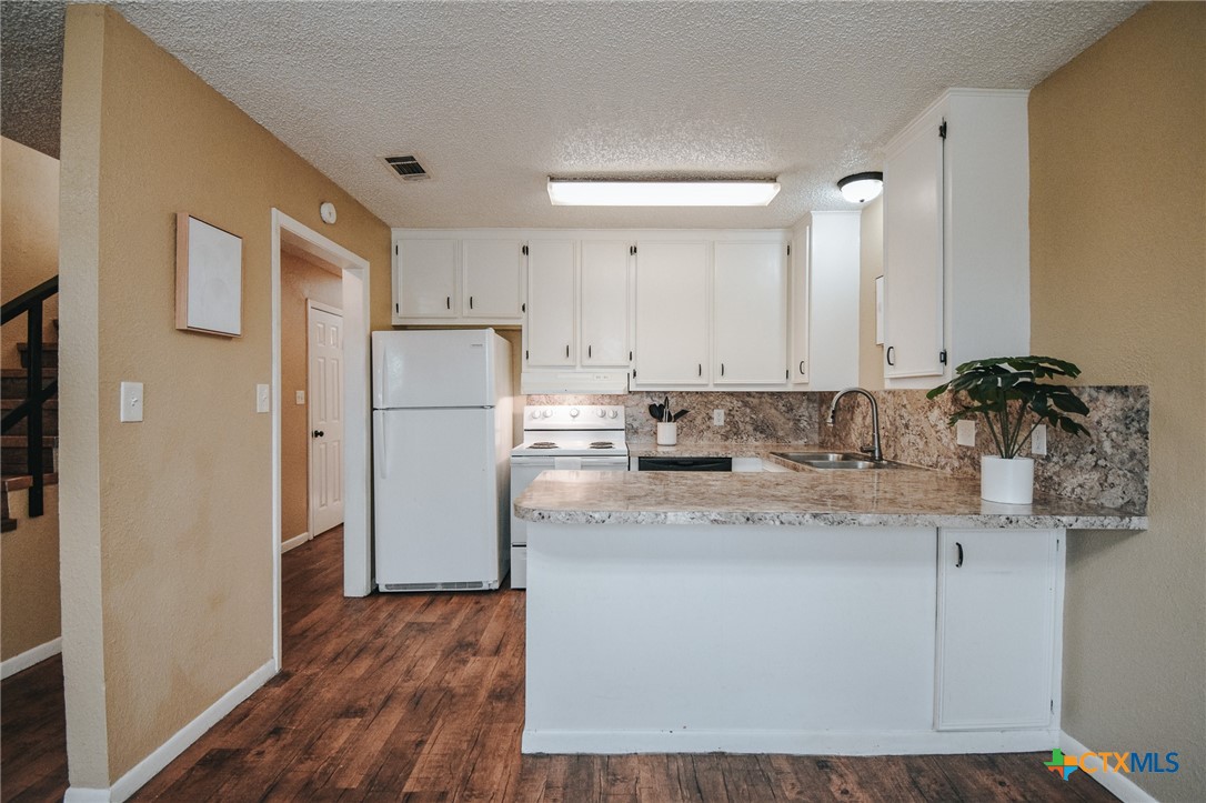 805 E Hiller Street Property Photo 7