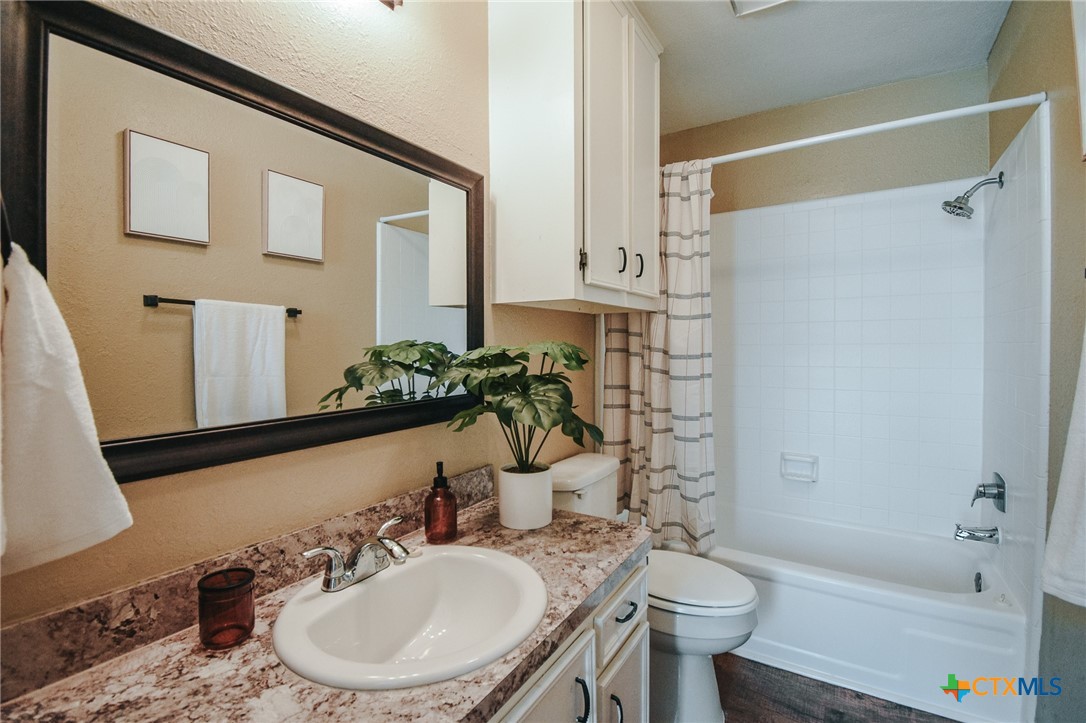 805 E Hiller Street Property Photo 20