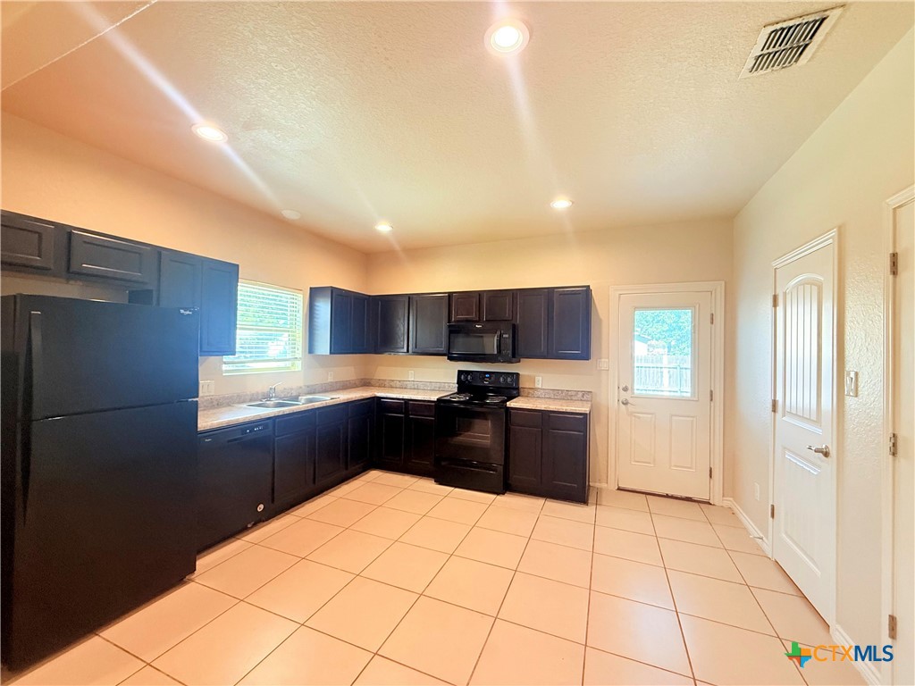 2311 Lincoln Street Property Photo 4