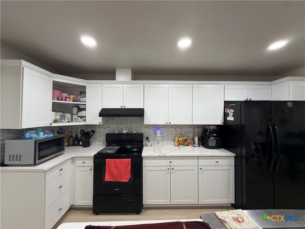 308 Nash Street Property Photo 8