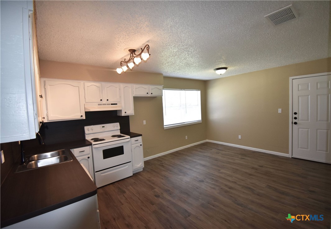 2206 Lova Drive Property Photo 3