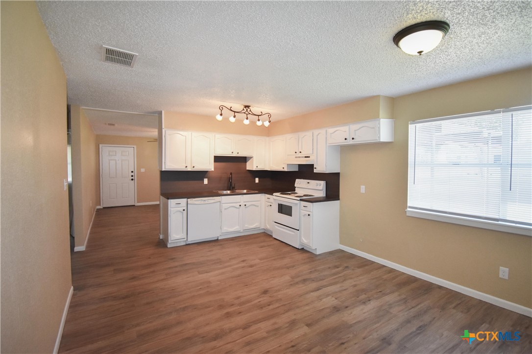 2206 Lova Drive Property Photo 4