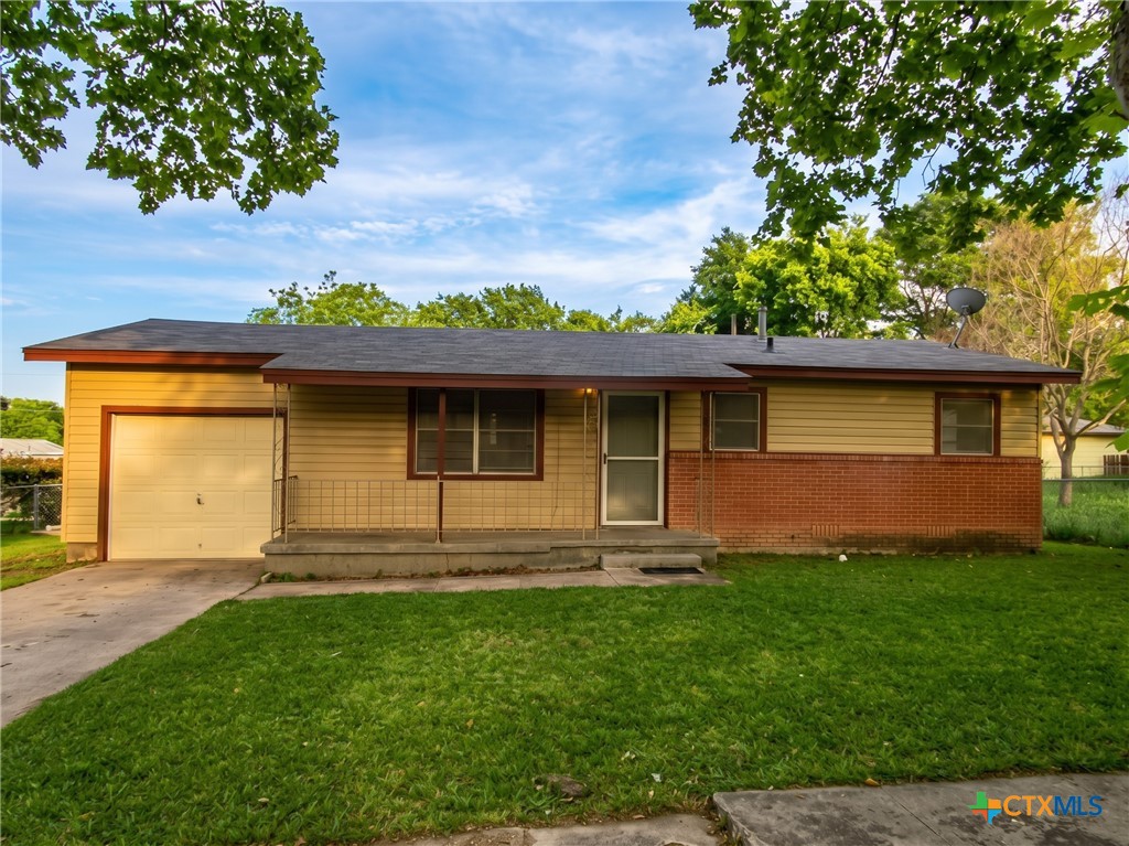 2121 Circle Drive Property Photo 1