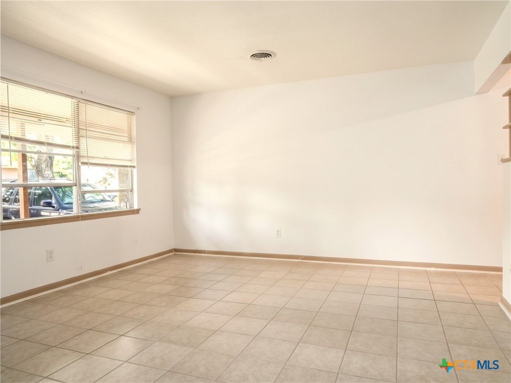 2121 Circle Drive Property Photo 2