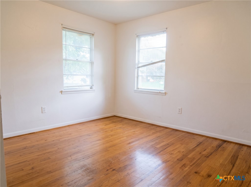 2121 Circle Drive Property Photo 6