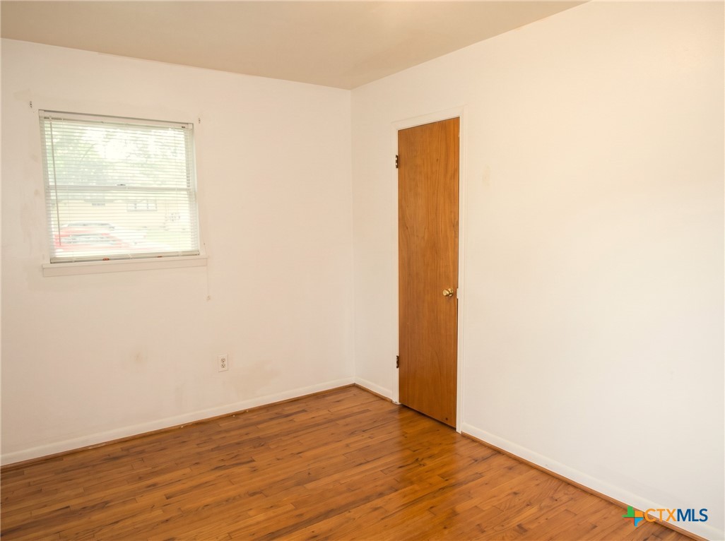 2121 Circle Drive Property Photo 7