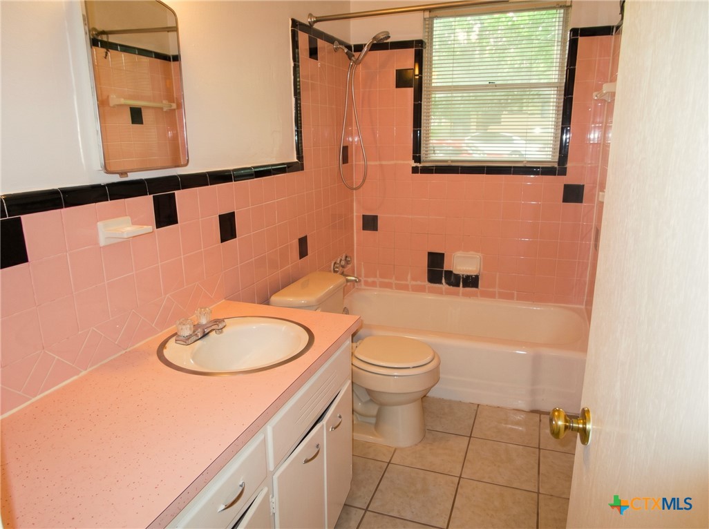 2121 Circle Drive Property Photo 8