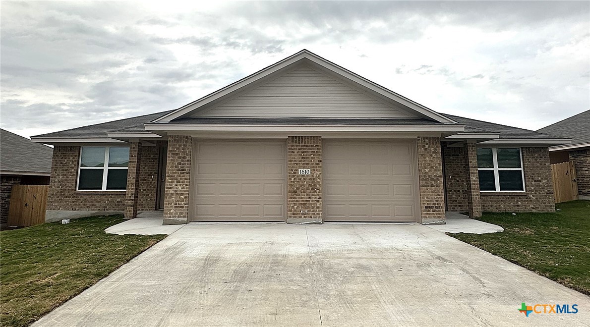1610 Risen Star Lane B Property Photo 1