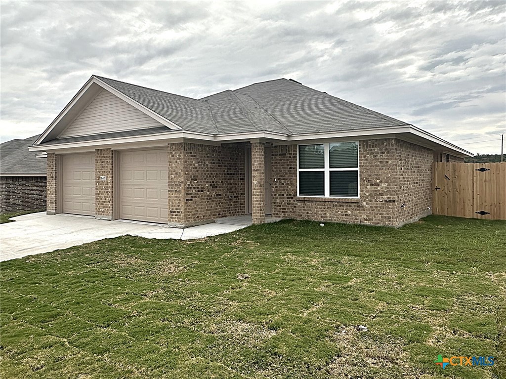 1610 Risen Star Lane B Property Photo 2