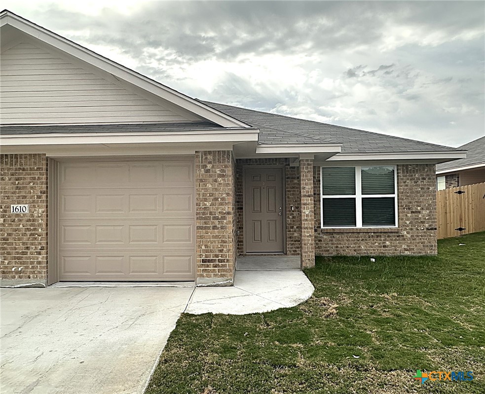 1610 Risen Star Lane B Property Photo 3