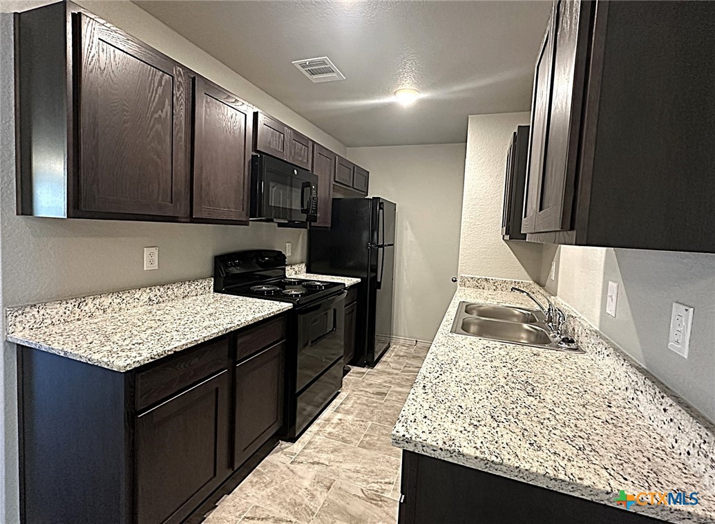 1610 Risen Star Lane B Property Photo 9