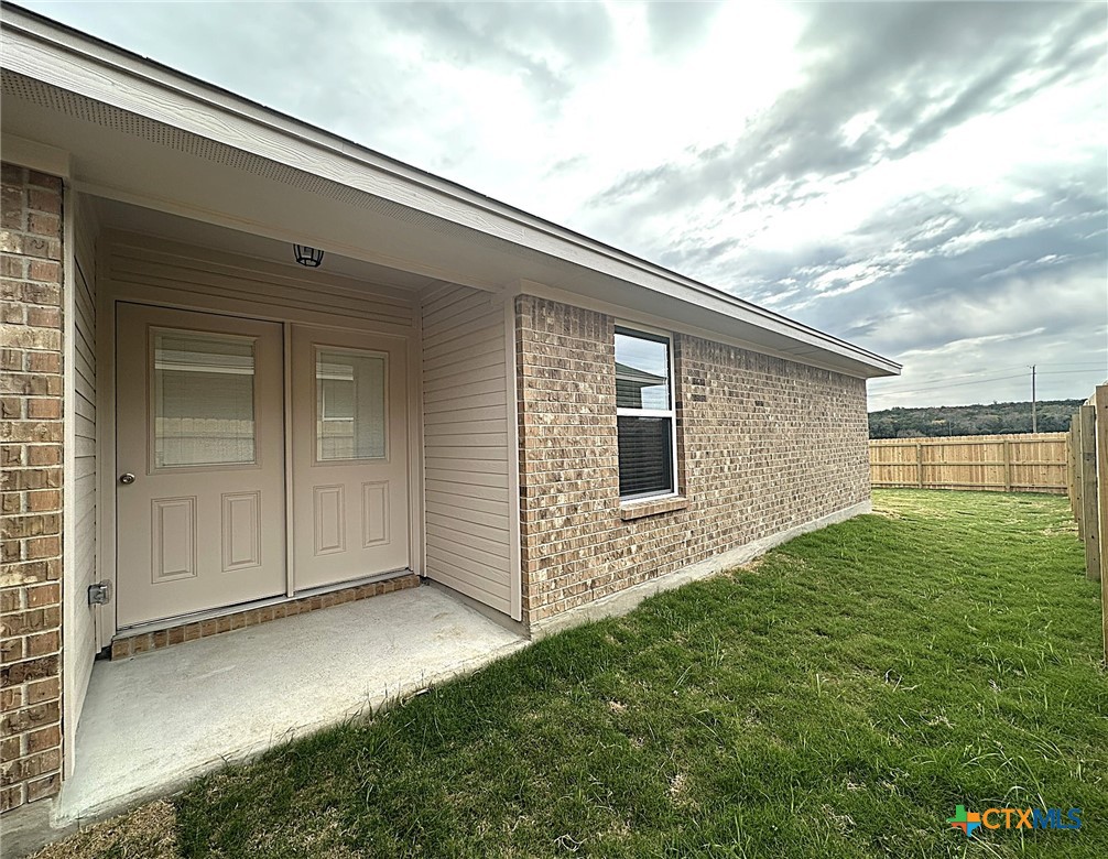 1610 Risen Star Lane B Property Photo 17