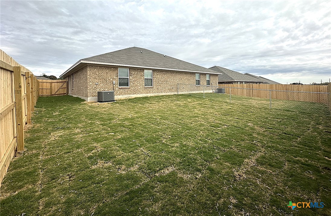 1610 Risen Star Lane B Property Photo 19