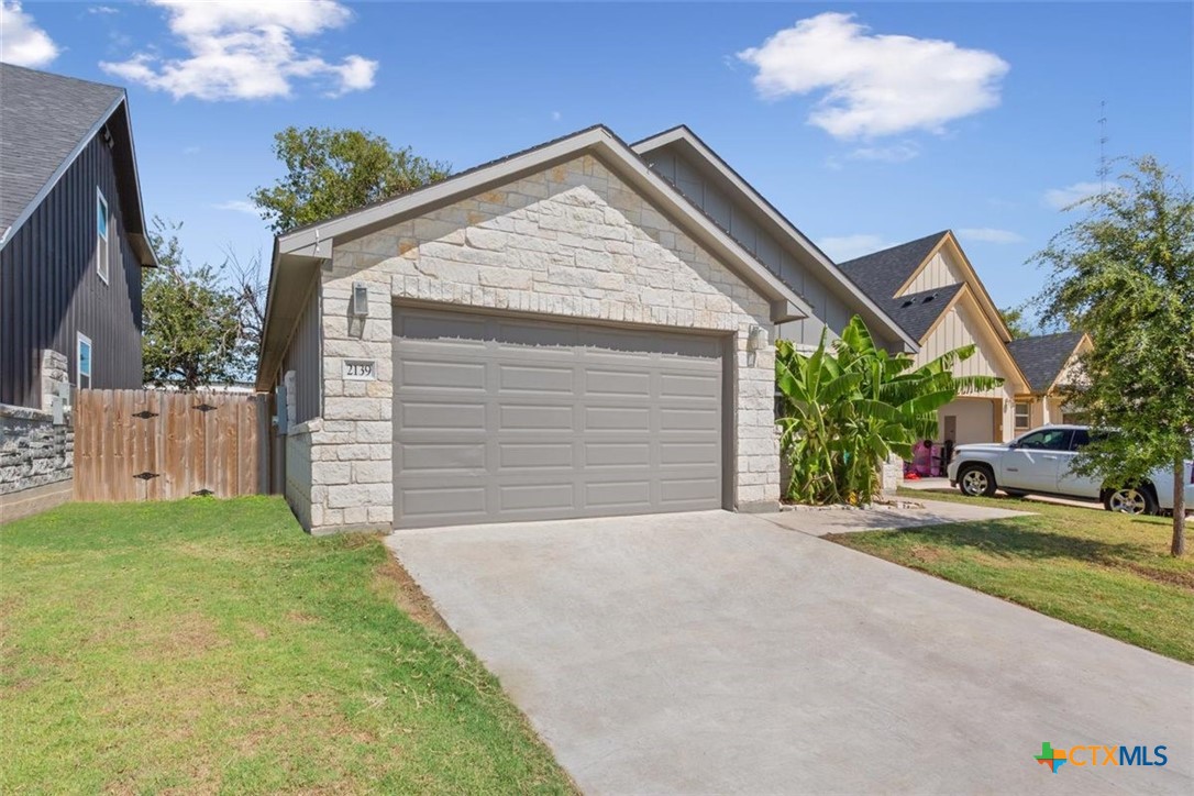 2139 Blackhawk Loop Property Photo 2