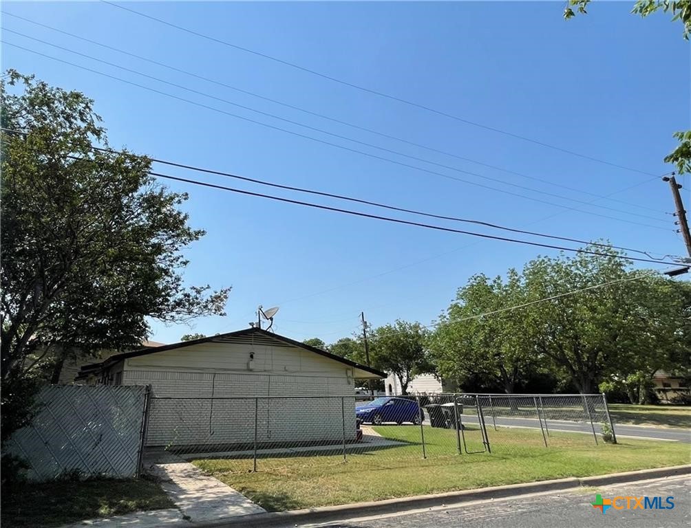 608 Harbour Avenue Property Photo 2