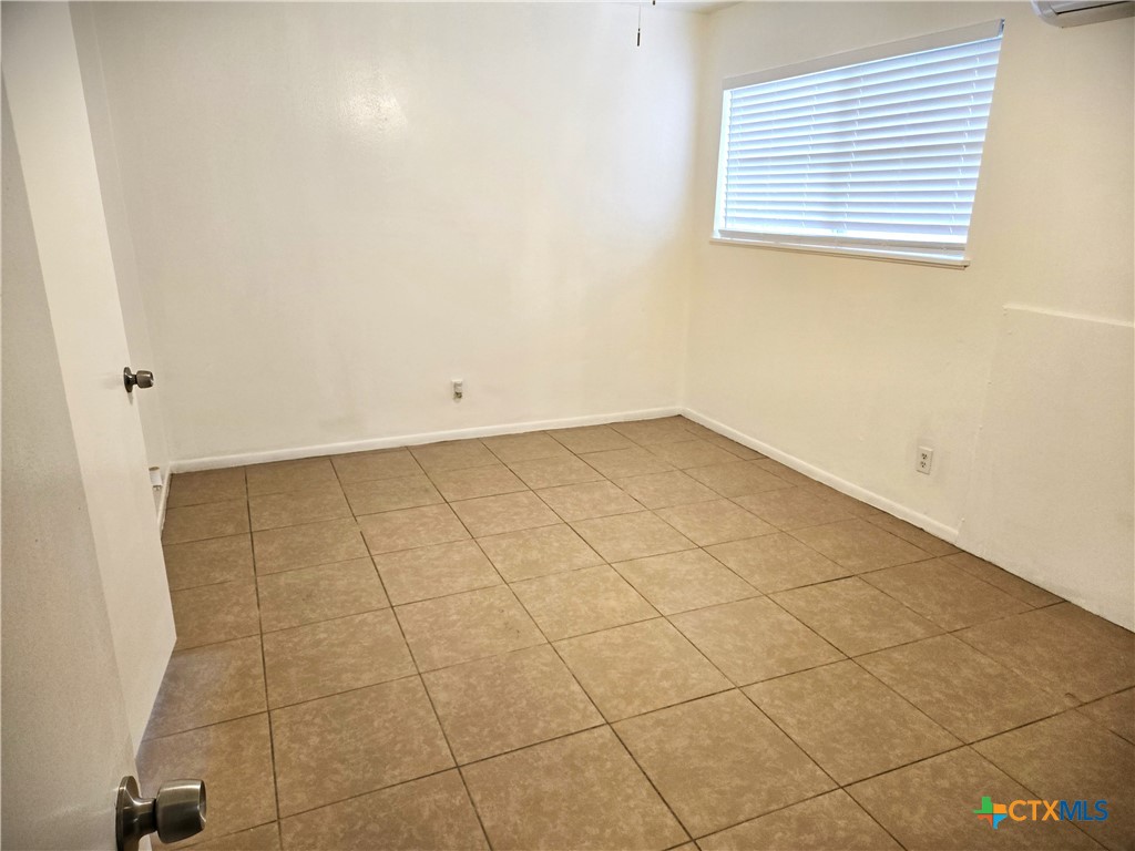 608 Harbour Avenue Property Photo 5