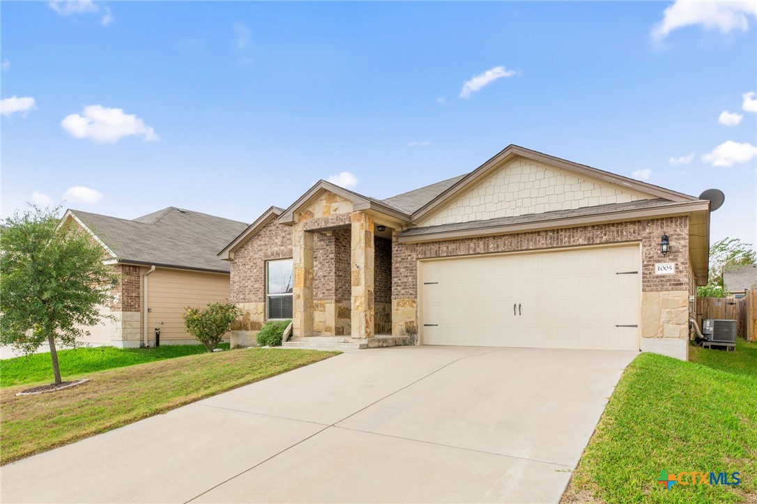 1005 Ibis Falls Loop Property Photo 3