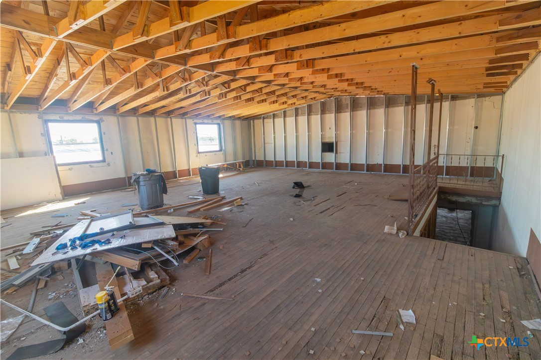 327 E Avenue D Property Photo 18