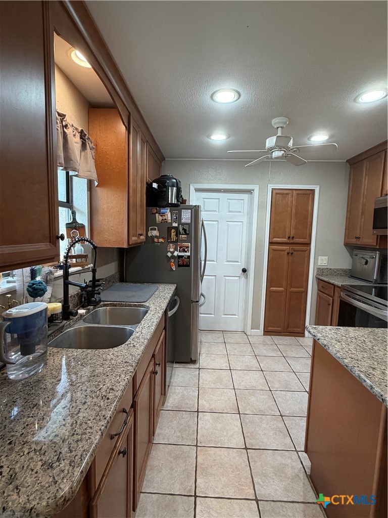 1677 Coletoville Rd E Property Photo 6