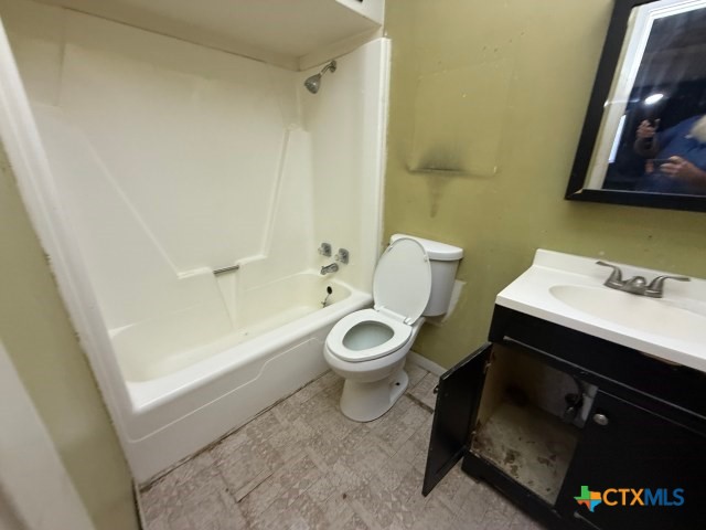 615 Avenue C Property Photo 18