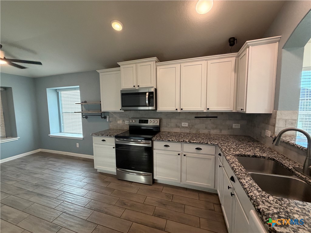 2293 Falcon Way Property Photo 7