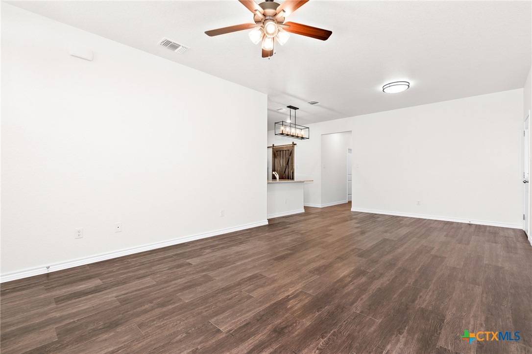 5003 Rose Garden Loop Property Photo 5