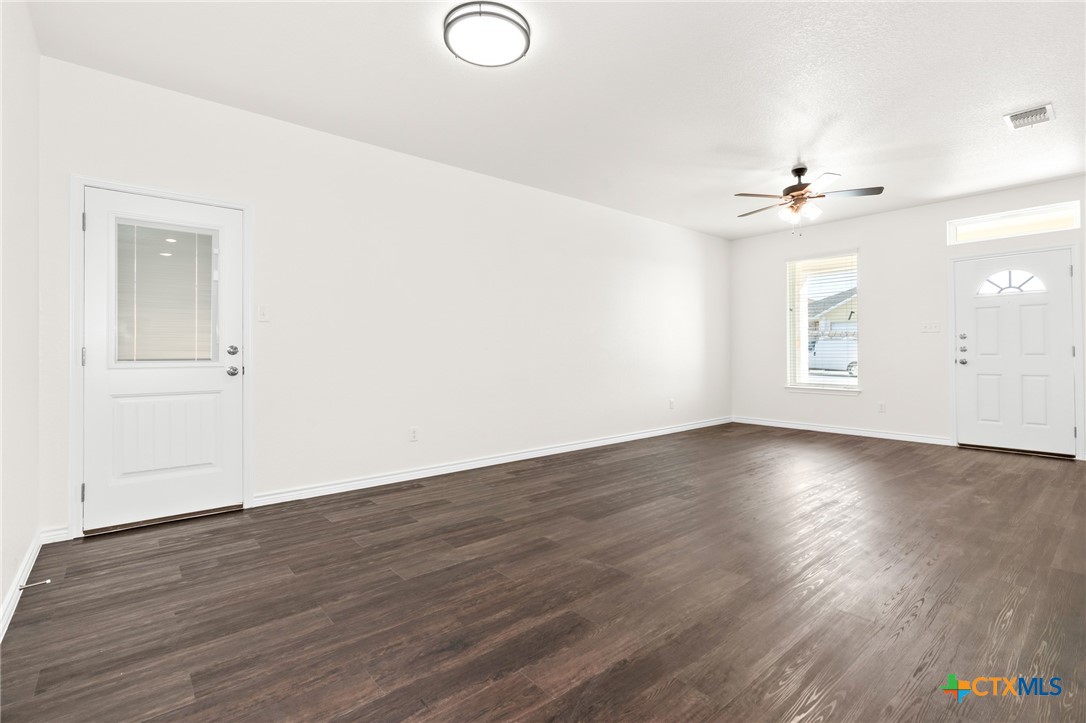 5003 Rose Garden Loop Property Photo 7
