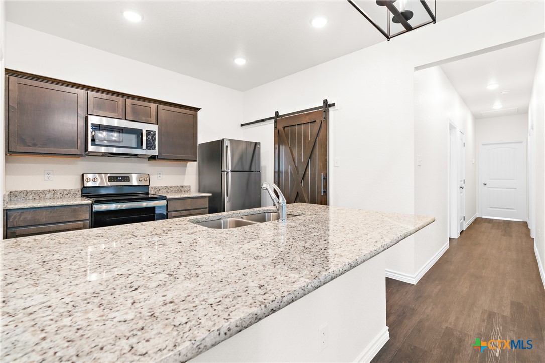 5003 Rose Garden Loop Property Photo 8