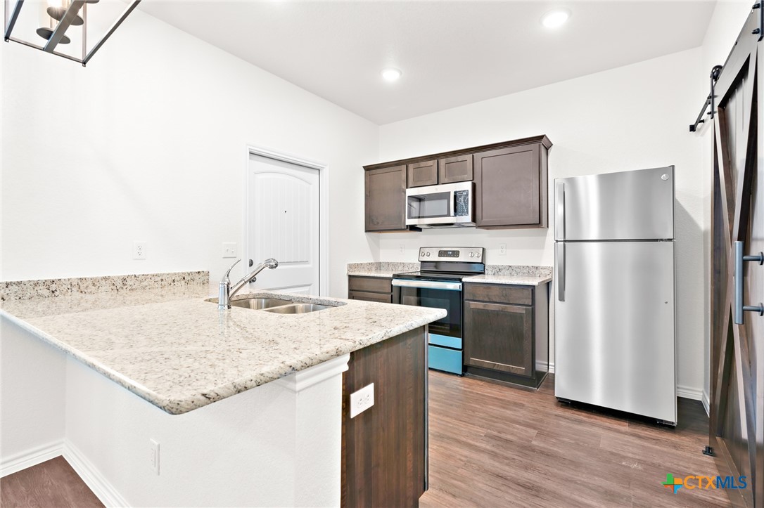 5003 Rose Garden Loop Property Photo 9