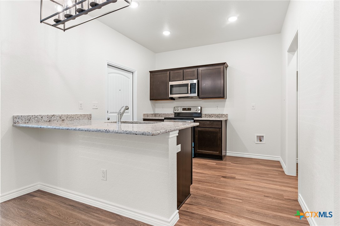 4907 Rose Garden Loop Property Photo 8