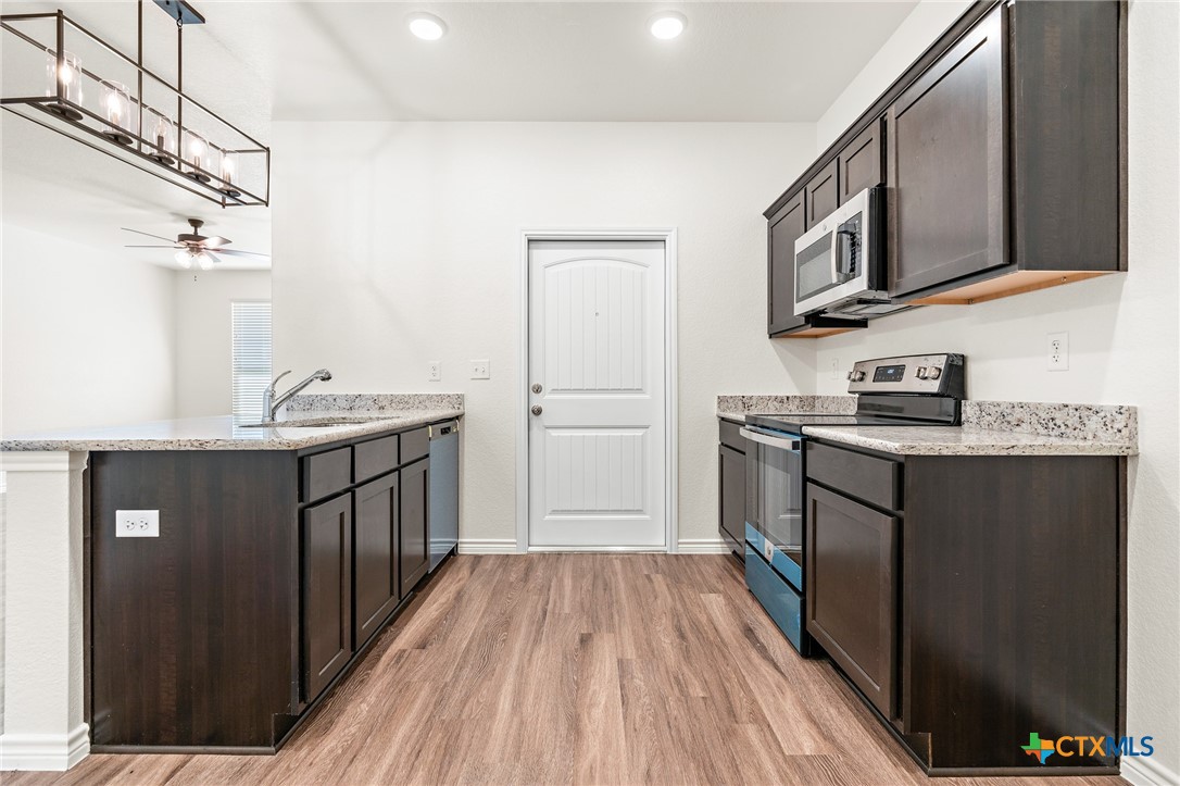 4907 Rose Garden Loop Property Photo 9