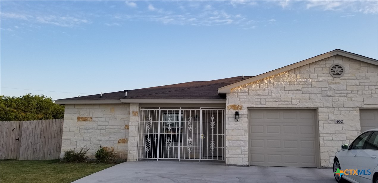 400 Lowes Boulevard B Property Photo 1