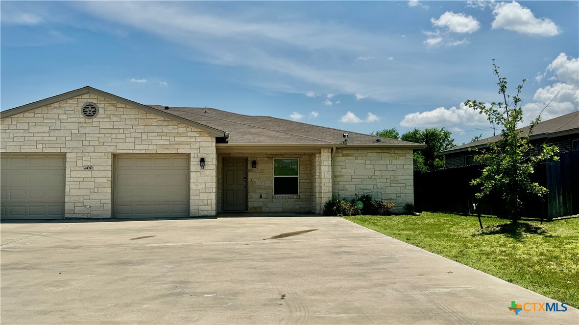 400 Lowes Boulevard B Property Photo 2