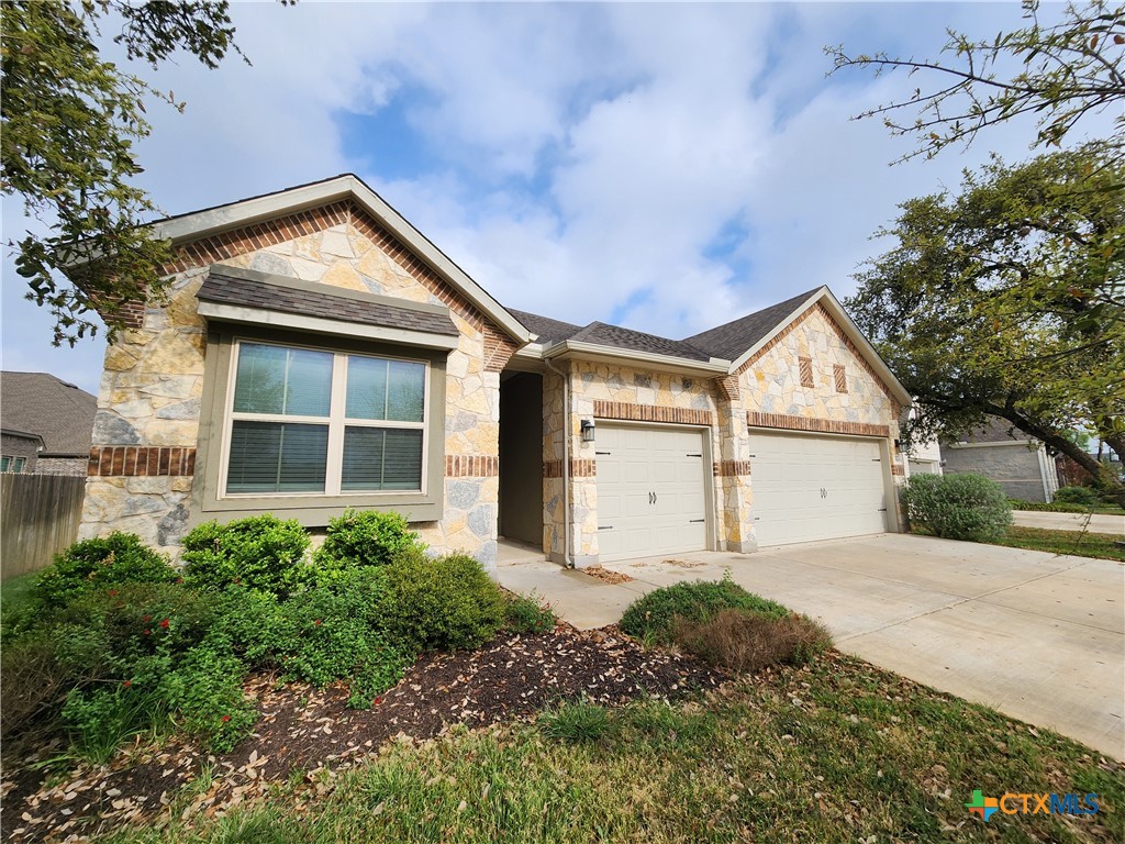969 Carriage Loop Property Photo 1
