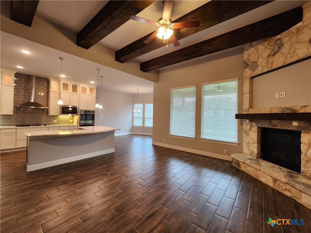 969 Carriage Loop Property Photo 4