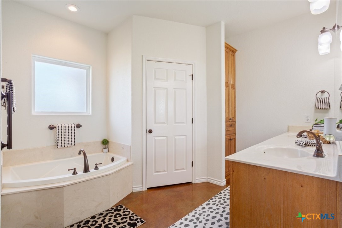 474 Callahan Loop Property Photo 21