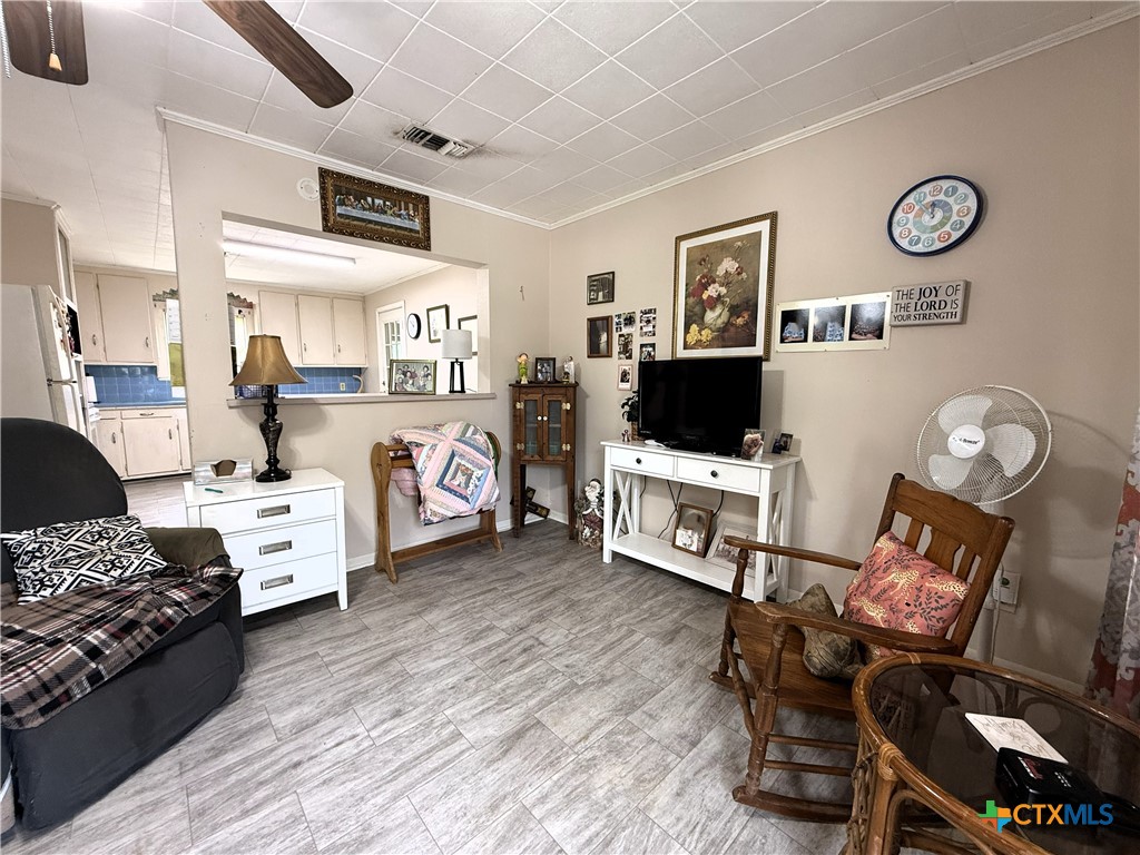 608 Hackberry Property Photo 4