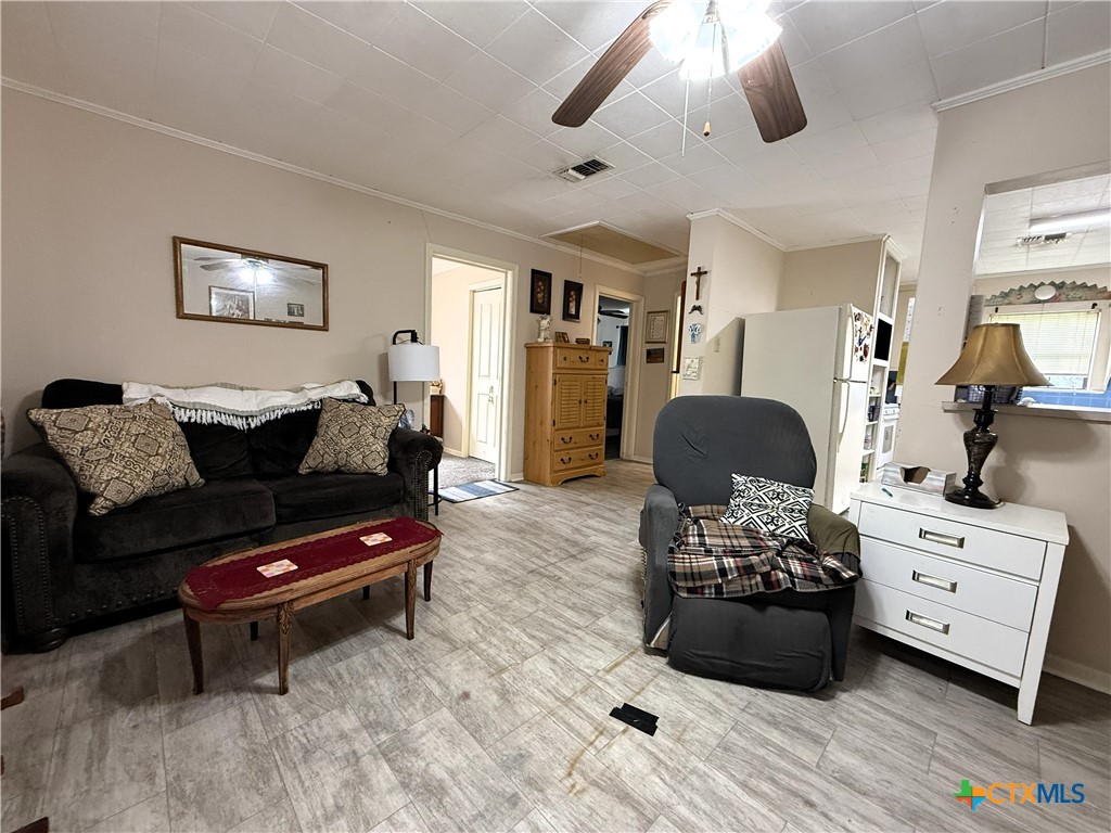 608 Hackberry Property Photo 5
