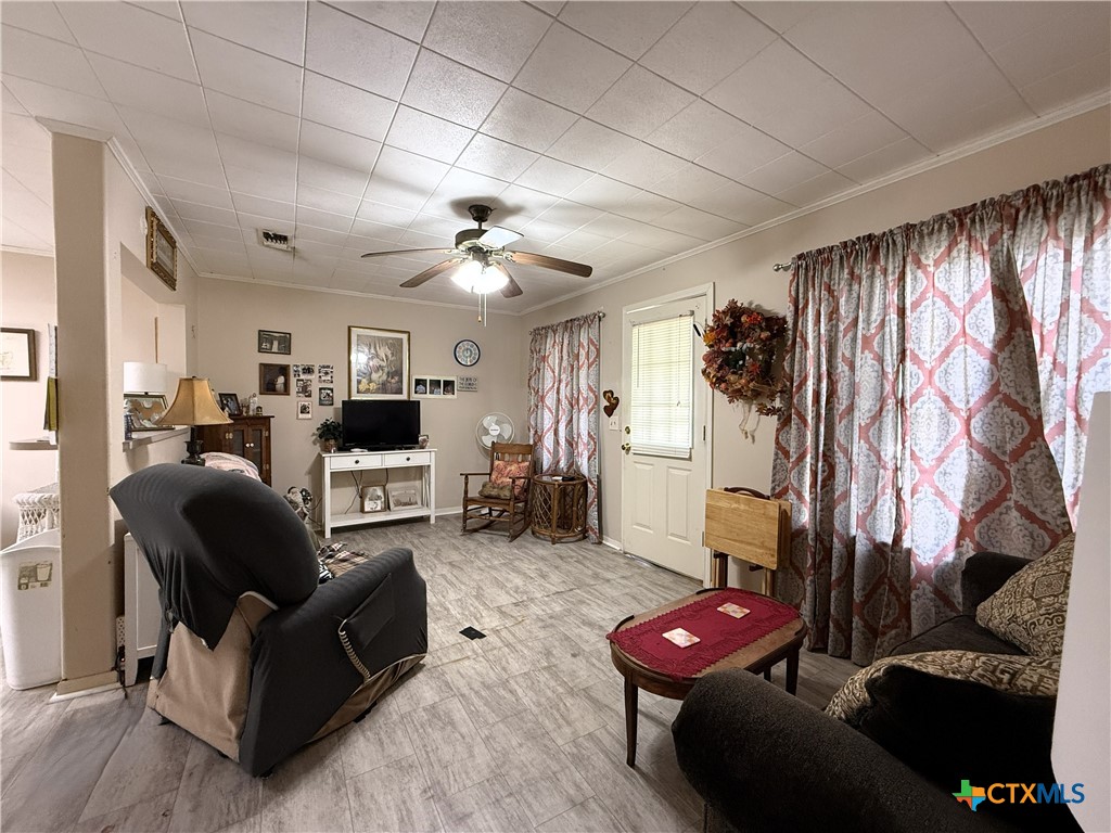 608 Hackberry Property Photo 6
