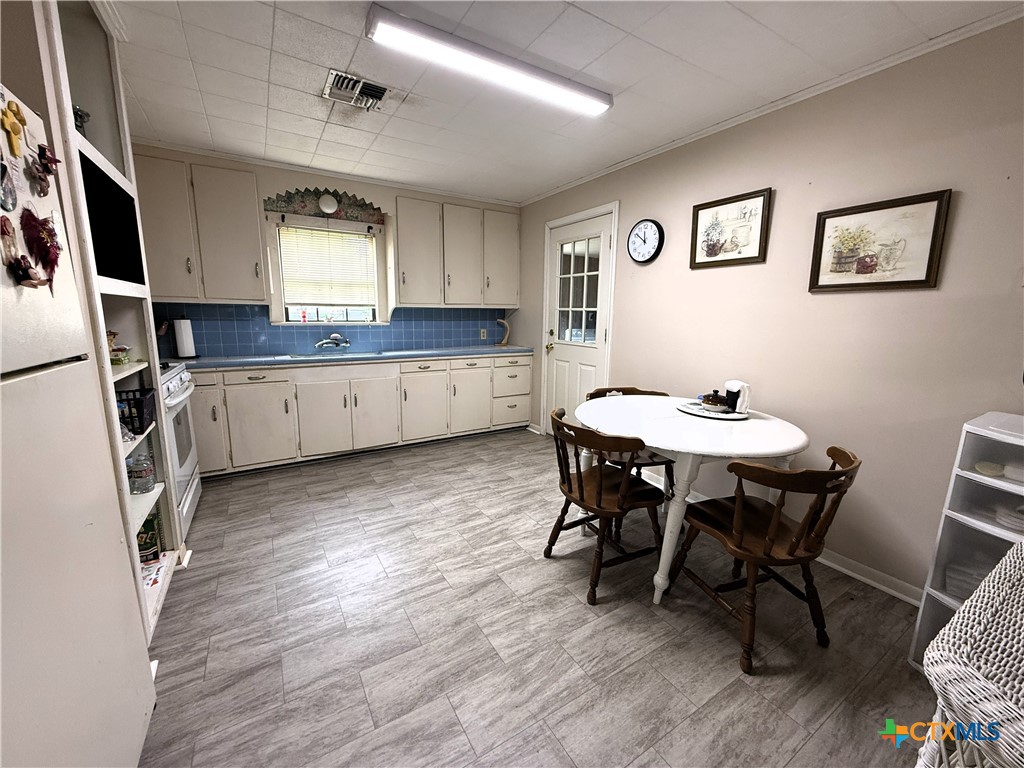 608 Hackberry Property Photo 7
