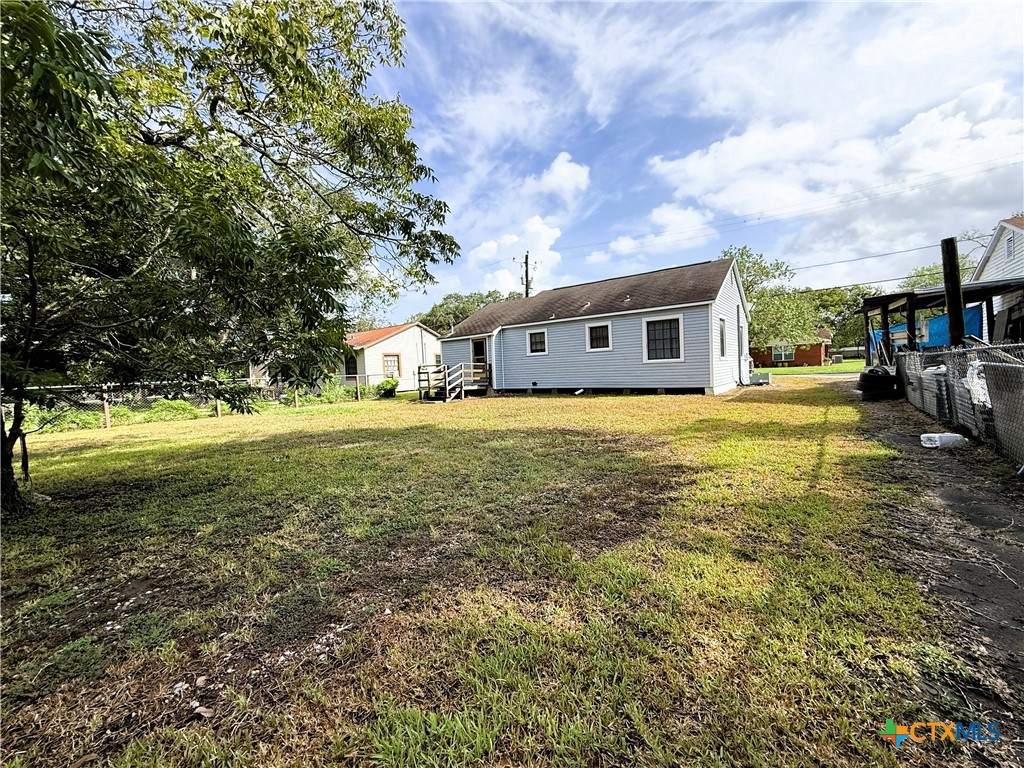 608 Hackberry Property Photo 18