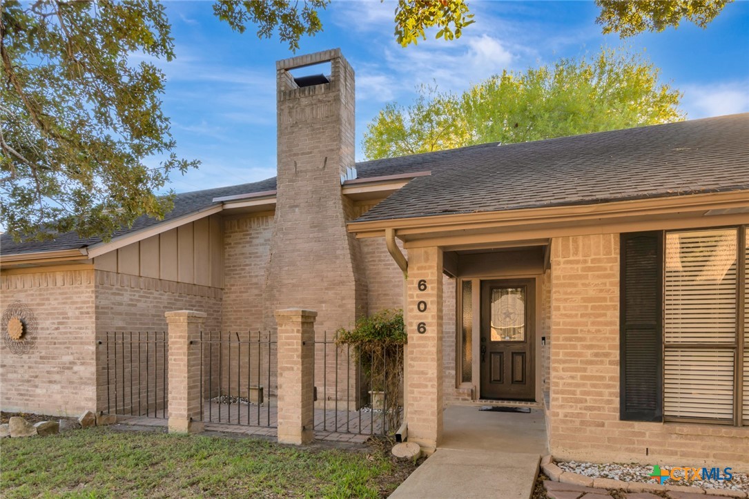 606 Santa Fe Property Photo 2