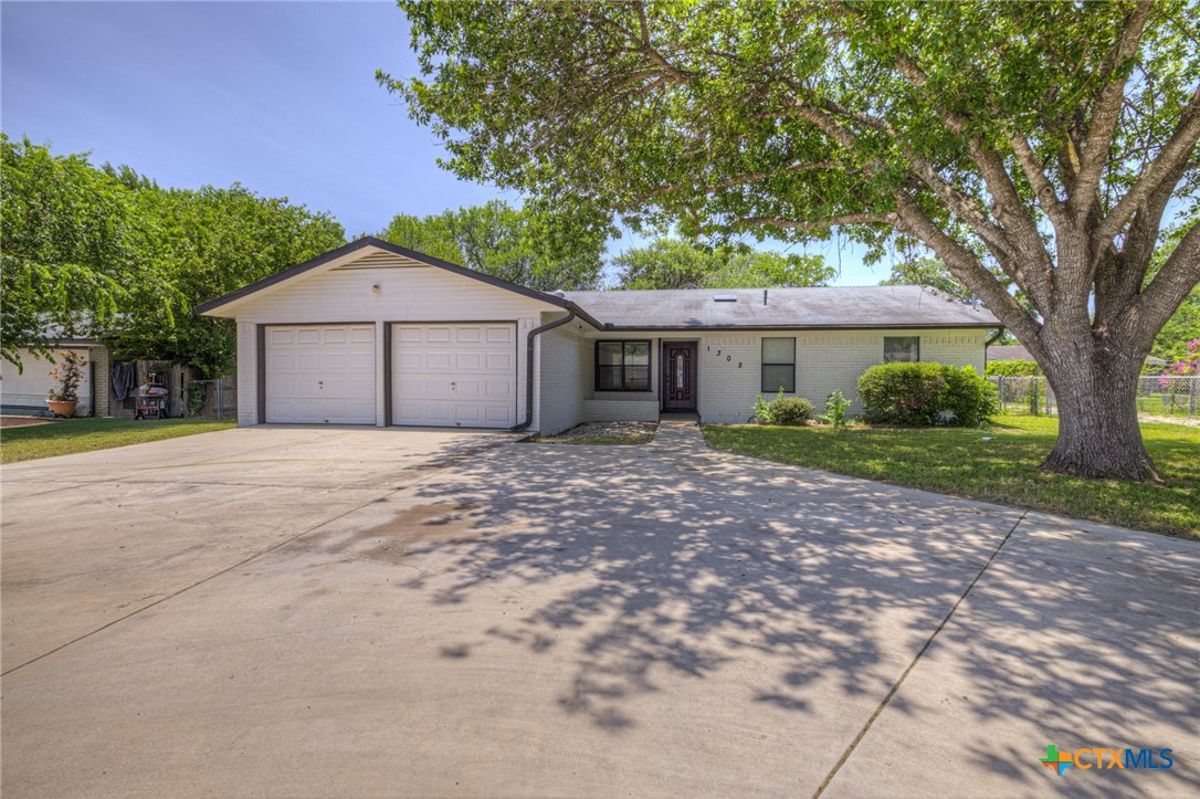 1302 S Mesquite Avenue Property Photo 1