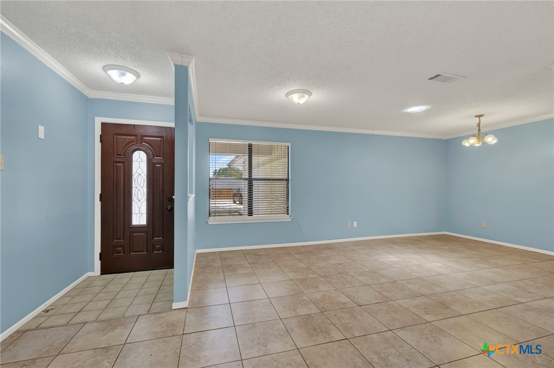 1302 S Mesquite Avenue Property Photo 4