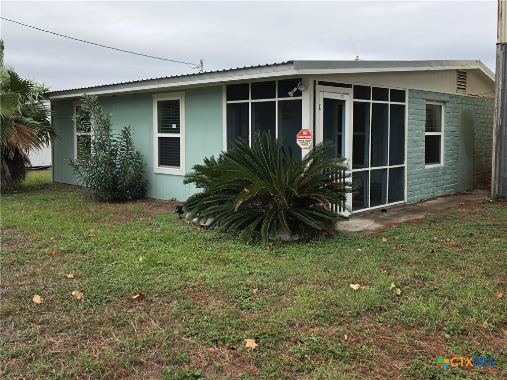 503 E Dallas Avenue Property Photo 1