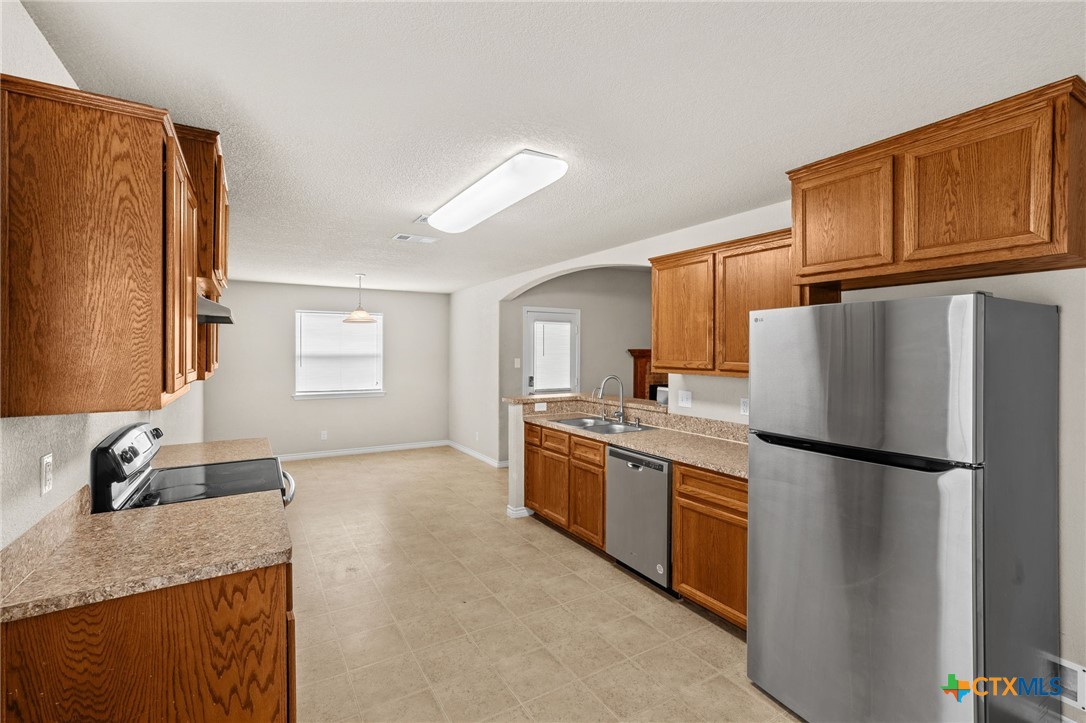 2702 Tarrant County Drive Property Photo 3