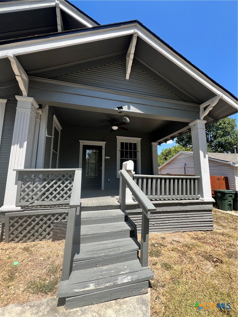 902 E Central Avenue Property Photo 1