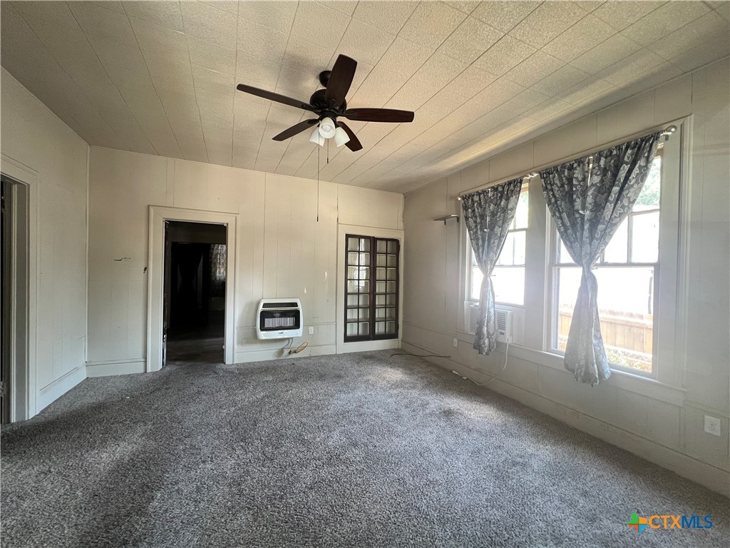 902 E Central Avenue Property Photo 4